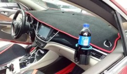 汽车空调出风口水杯架奔驰商务车（奔驰车空调出风口拆卸）