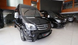 小汽车商务车七座图片（小轿车商务车）
